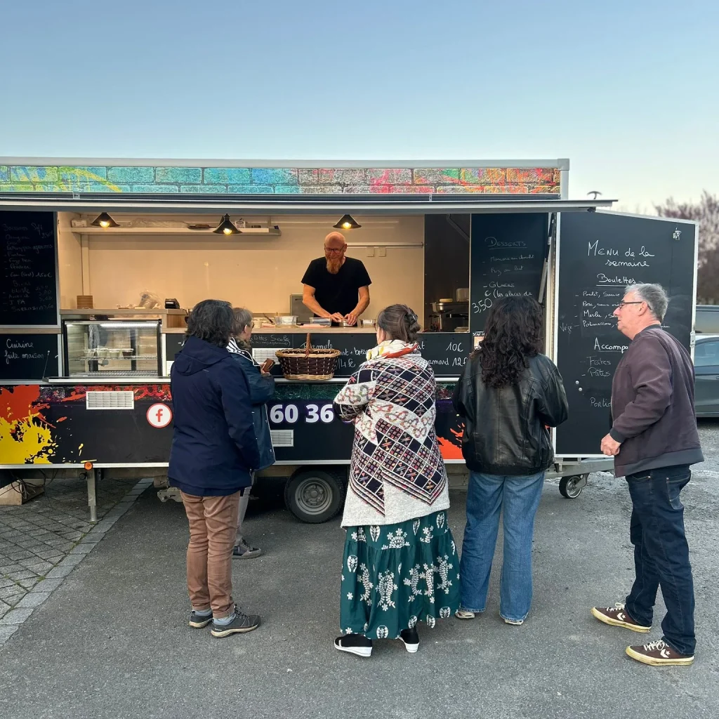 Client devant le foodtruck